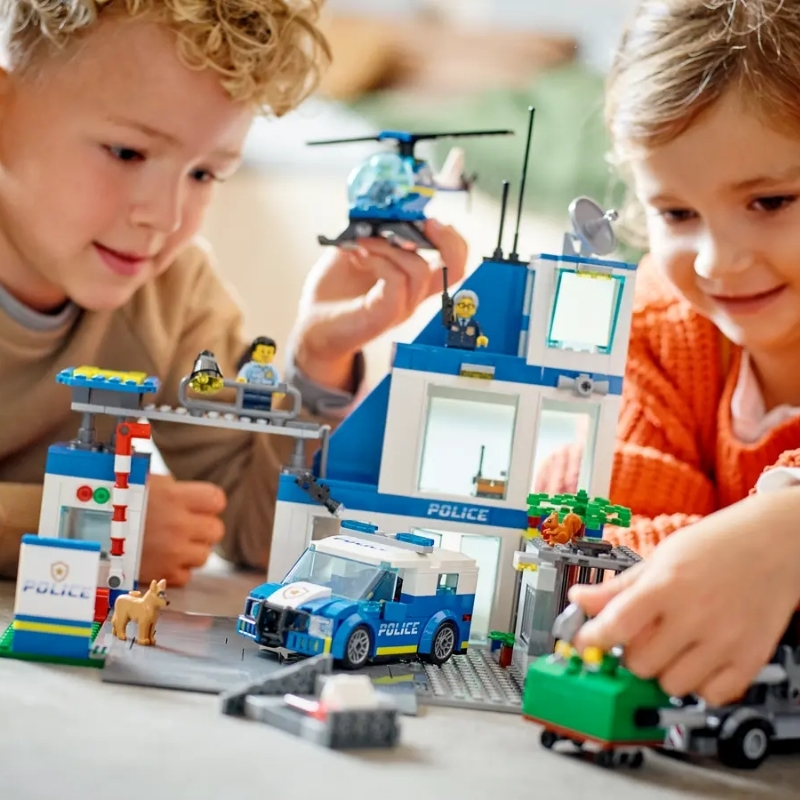 LEGO%20City%20Polis%20Merkezi%2060316%20-%20668%20Parça%206+