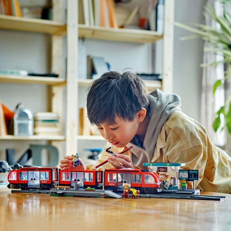 LEGO%20City%20Şehir%20Merkezi%20Tramvay%20İstasyonu%2060423