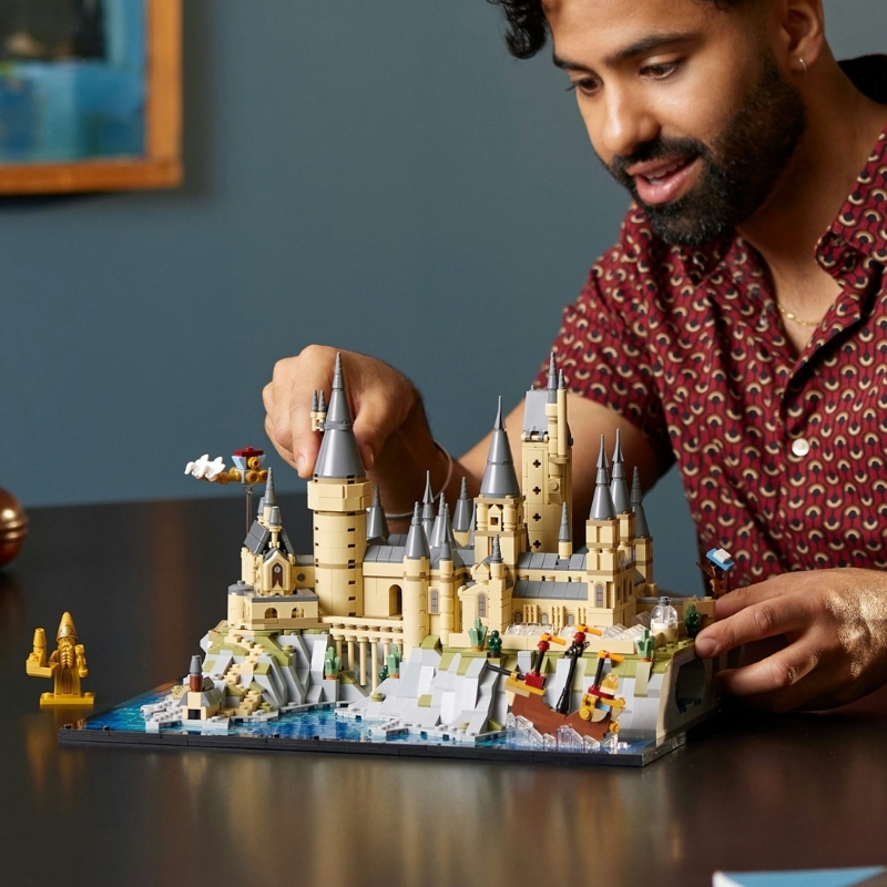 LEGO%20Harry%20Potter%20Hogwarts%20Şatosu%20ve%20Bahçesi%2076419%20-%202660%20Parça