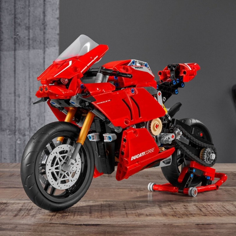 LEGO%20Technic%20Ducati%20Panigale%20V4%20R%2042107%20-%20646%20Parça%2010+